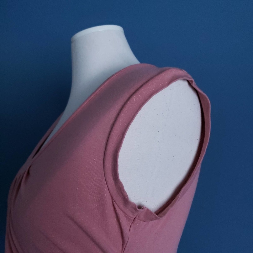 New York & Company V-Neck Ruched Shell - Picture 4 of 6